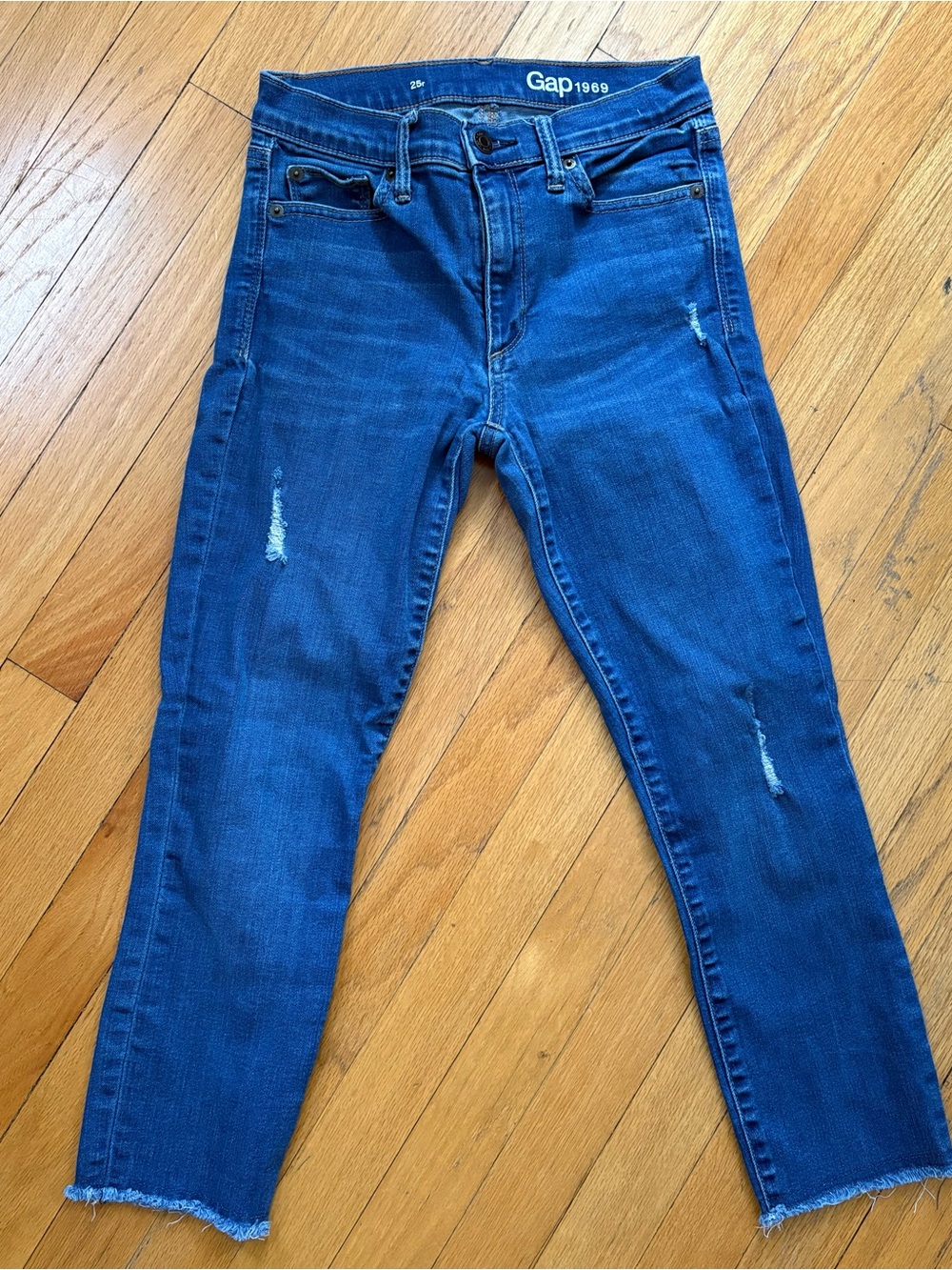 GAP Women's Skinny Jeans in Blue with Subtle Distressing